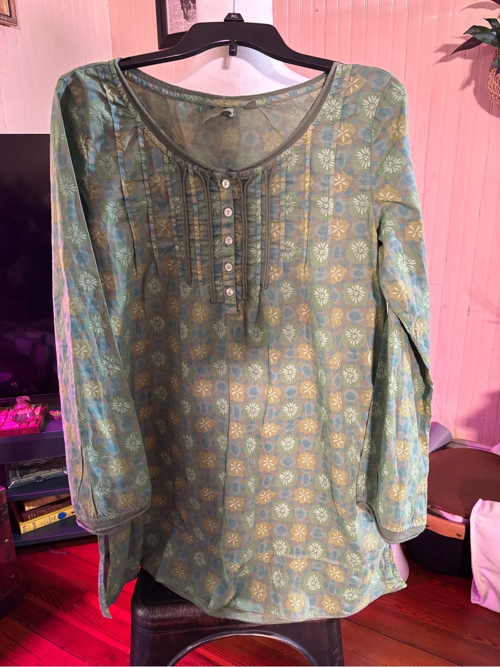 Boho Chic Sage Green Daisy Floral Tunic Blouse Size M Pintuck